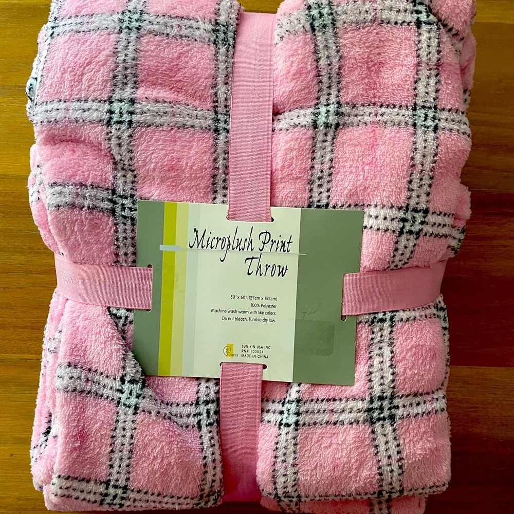 New Pink With Black & White Checkered Microplush Print 50x60 Throw